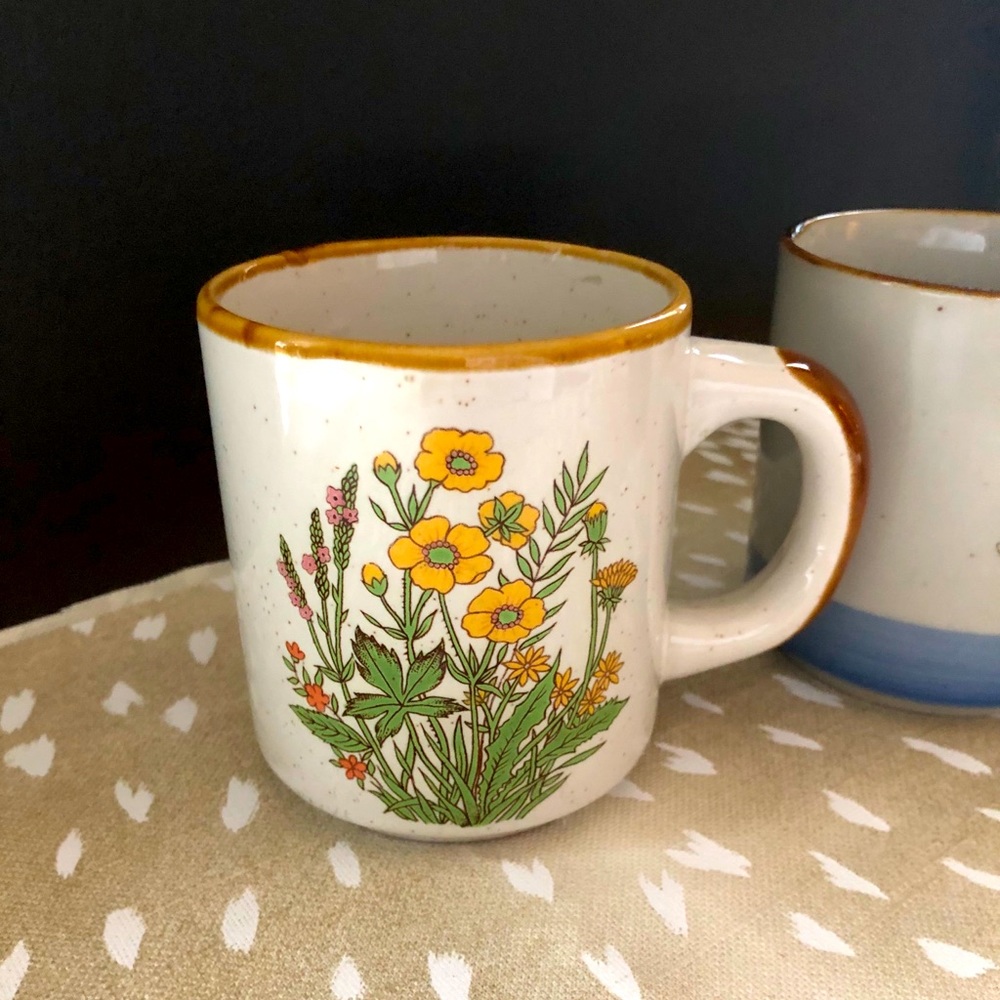 Vintage Daisy Mug